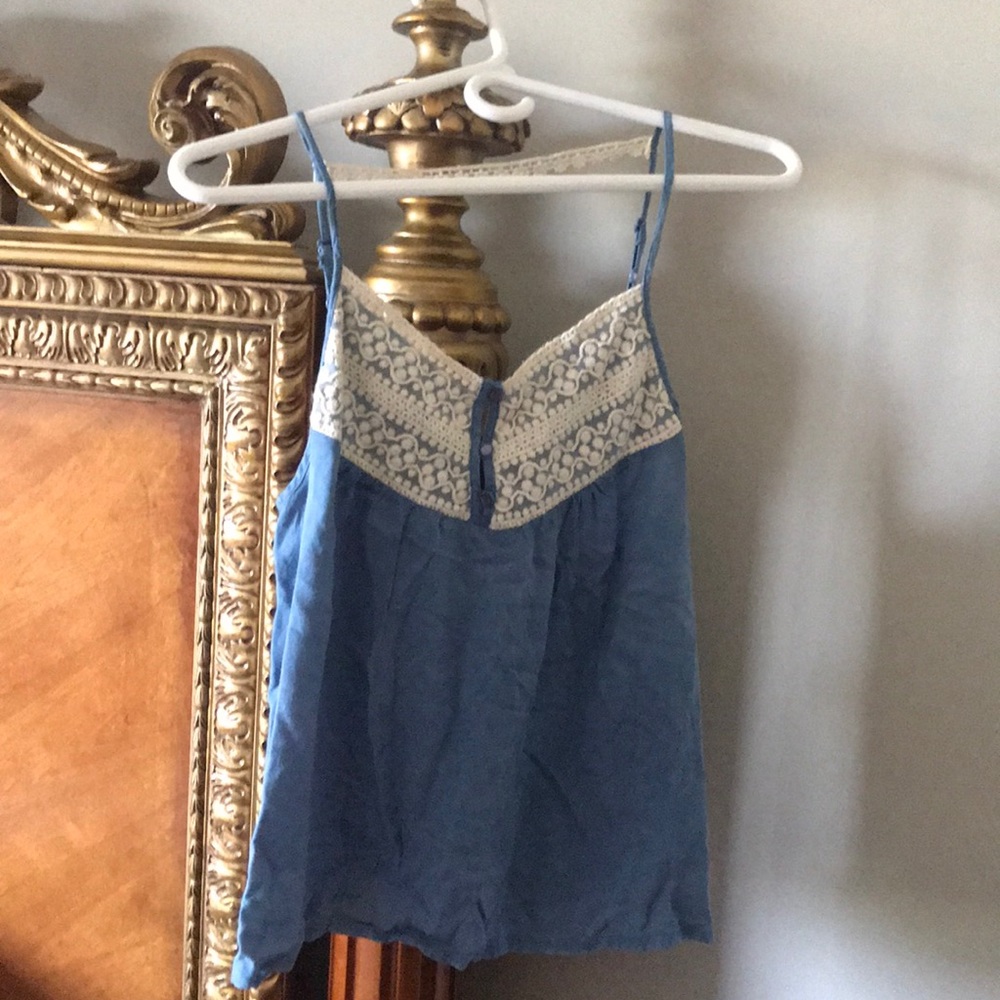 Delias top